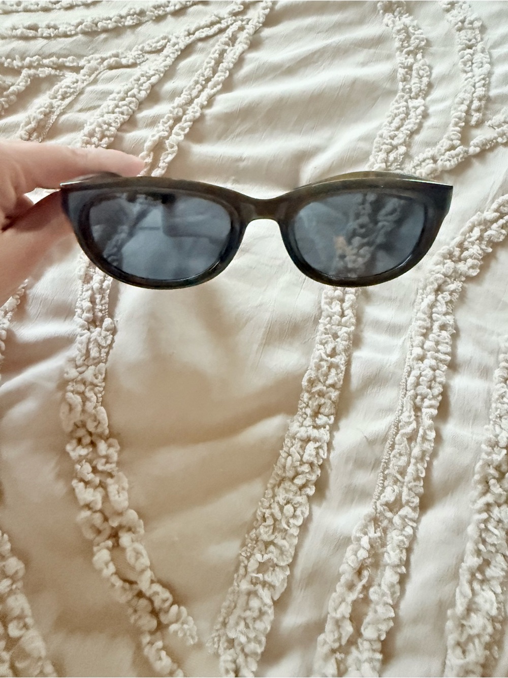 Classic Black Cat-Eye Sunglasses - Unbranded